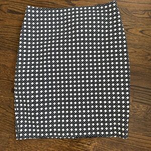 Ann Taylor Black and White Geometric Pencil Skirt, Size 8